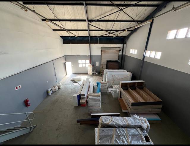 190M² WAREHOUSE TO LET IN LASER PARK